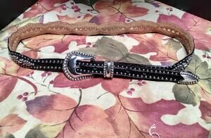 Justin Ladies Size 30 Silver and Black Belt style number C20373 1 1/4" wide
